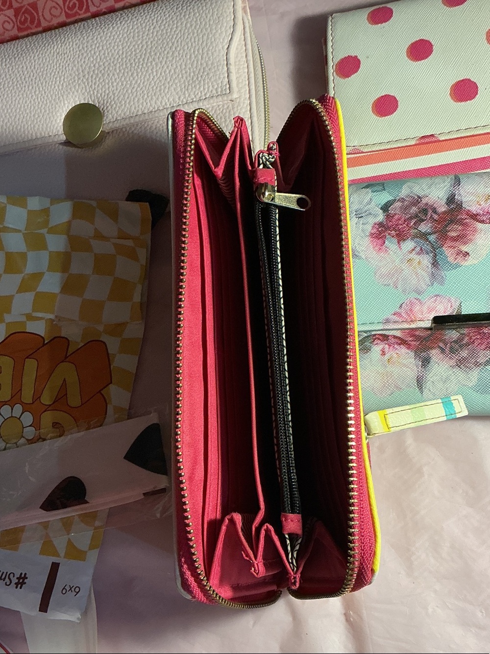 Floral Mint Trifold Wallet with Pink Accents - Unbranded - Picture 5 of 15